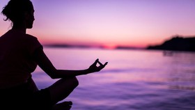 Mengenal Walking Meditation, Meditasi Sambil Berjalan Kaki