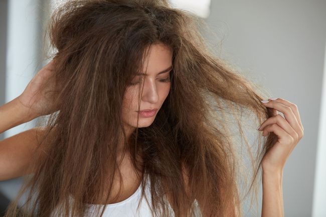 Cara Mengatasi Rambut Kering Dan Mengembang