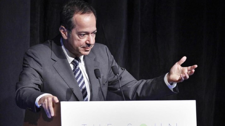 Presiden dan Manajer Portofolio Paulson & Co. John Paulson President and Portfolio Manager of Paulson & Co. John Paulson speaks during the Sohn Investment Conference in New York, May 16, 2012. The Sohn Conference Foundation is dedicated to the treatment and cure of pediatric cancer and other childhood diseases. REUTERS/Eduardo Munoz (UNITED STATES - Tags: BUSINESS) - GM1E85H0I9201 - PT Rifan Financindo Berjangka