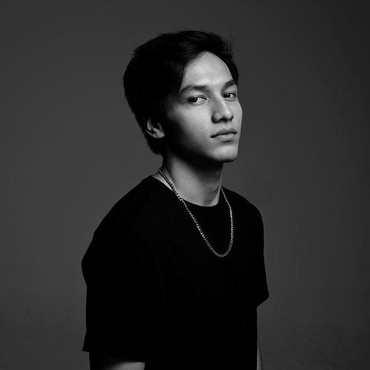 Usai Cium Reza Rahadian, Kiky Saputri Bikin Geger Dicium Jefri Nichol