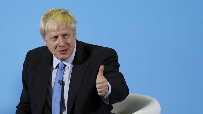 Johnson merupakan PM Inggris pertama yang tinggal bersama pasangannya di Downing Street No 10 dengan status belum menikah.