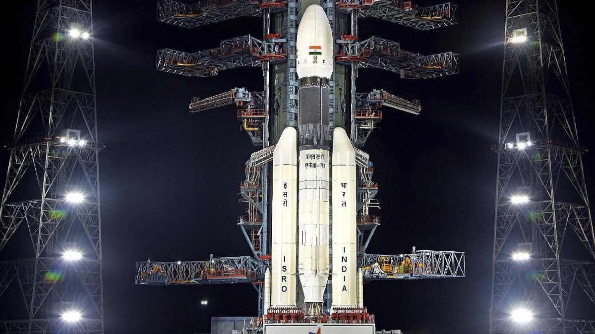 FOTO: India Luncurkan Roket Chandrayaan-2 ke Bulan