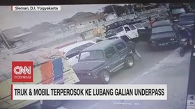 VIDEO: Truk & Mobil Terperosok Ke Lubang Galian Underpass