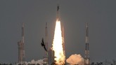 FOTO: India Luncurkan Roket Chandrayaan-2 ke Bulan India akhirnya sukses meluncurkan roket Chandrayaan-2 dengan mulus pada Senin (22/7) setelah sempat tertunda pada Senin (15/7) silam.