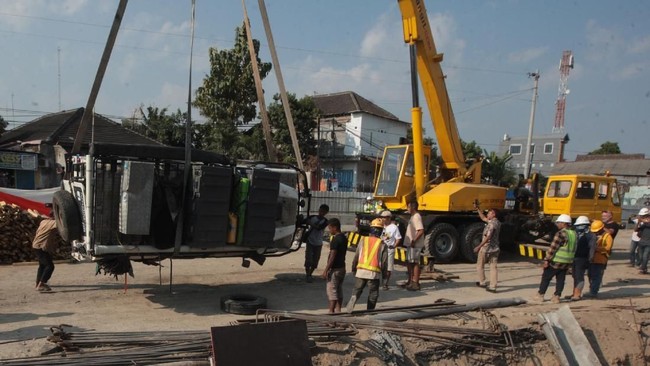 Sudah sepatutnya pengemudi menganalisis segala jenis risiko saat berada di jalan raya. Pengemudi seharusnya punya rasa antisipasi untuk memilah jalan yang aman.