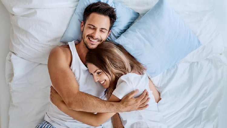 Mau bercinta saat Bunda hamil trimester pertama? Simak 4 hal ini.