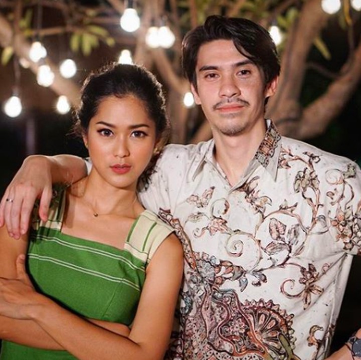 Terlihat sangat serasi ya, Bun. Semoga langgeng dan bahagia selamanya Phia dan Iedil. (Foto: Instagram @prisia)