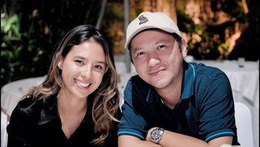 img-title Gading Marten Pamer Foto Bareng Putri Menteri Susi