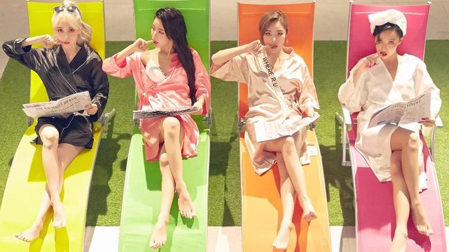 Melalui 'Gleam', Mamamoo yang terdiri dari Solar, Moonbyul, Wheein dan Hwasa ini menceritakan tentang seseorang yang terpesona dengan orang lain.