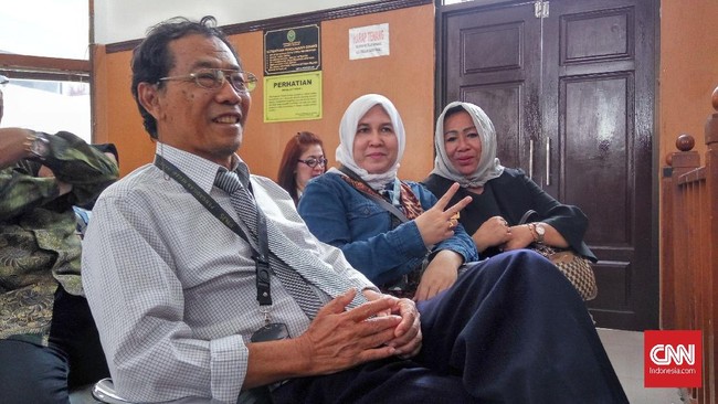 Sri Bintang mengaku penasaran dengan persidangan mantan tentara. Dia berkaca pada sidang praperadilan Budi Gunawan yang akhirnya dimenangkan BG, 2015 lalu.