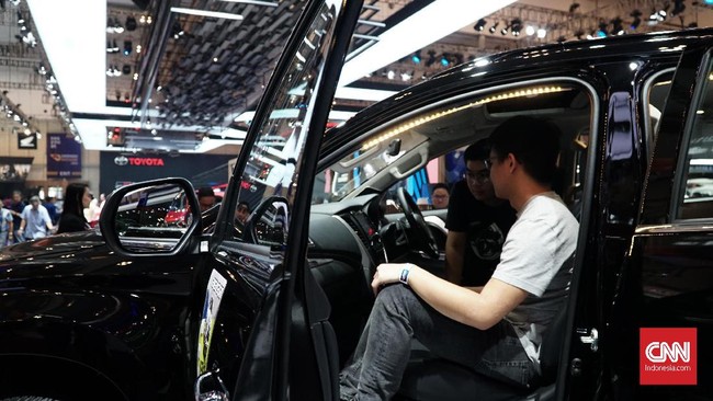Catatan Gaikindo menunjukkan penjualan mobil (wholesales) pada Oktober 2023 naik 0,4 persen dari September, sedangkan retail turun 1,9 persen. 