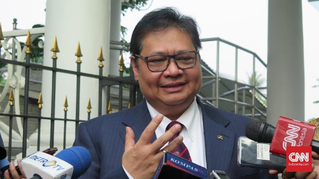 Airlangga meyakini pembebasan pajak hotel dan restoran akan meredam risiko PHK di tengah wabah corona.