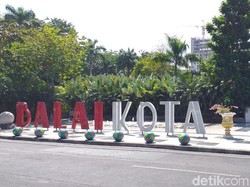 Siapa Jagoan PDIP di Pilwali Surabaya: Eri-Armuji atau WS-Gus Hans?