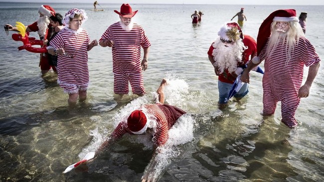 FOTO : Saat Santa Klaus 'Liburan Musim Dingin' di Kopenhagen