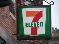 Penurunan Daya Beli dan Kalah Saing Paksa 7-Eleven Tutup 444 Gerai