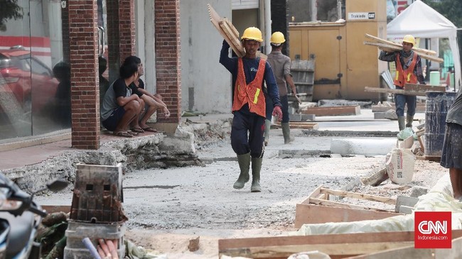 Kadis Bina Marga menyatakan refocusing anggaran pandemi Covid-19 membuat target awal 146 Km trotoar pada 2020 jadi hanya 4 Km yang dibangun.