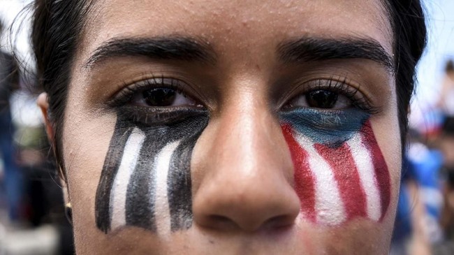 FOTO : Gelombang Demo Buat Gubernur Puerto Rico Mundur