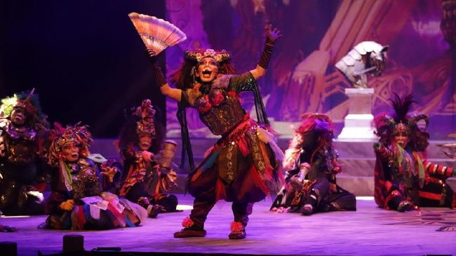 Pementasan teater Goro-Goro: Mahabarata 2 adalah pentas sarat pesan dan realita sosial. Untuk pertama kalinya, Slamet Rahardjo Djarot serta di atas panggung.