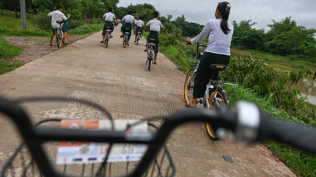 FOTO: Gowesan Ceria Sepeda Anak Myanmar