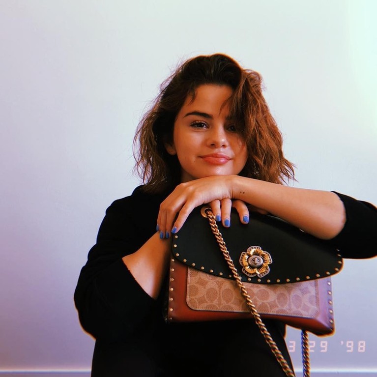 6 Potret Selena Gomez yang Makin Memesona di Usia 27 Tahun Selena Gomez baru saja berulang tahun ke-27 pada Senin (22/7) lalu. Meski tak lagi remaja, sosok Selena Gomez ternyata tetap memesona.