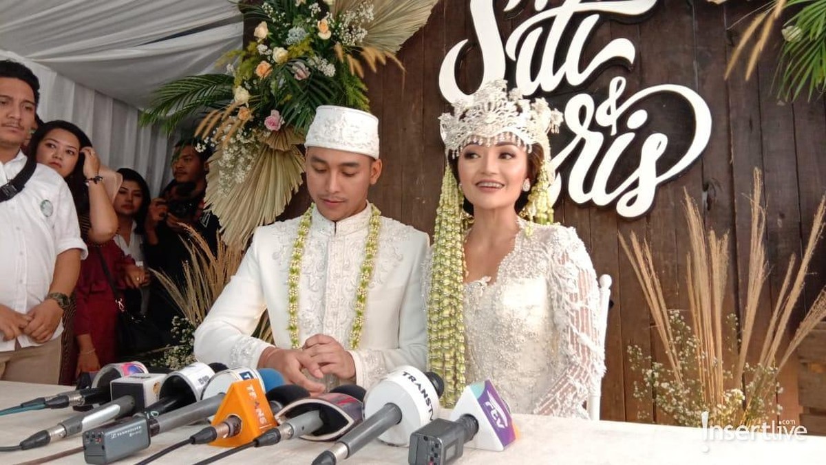 Siti Badriah dan Krisjiana Baharuddin sudah resmi menjadi suami istri&period; Pasangan ini menggelar akad nikah pada hari ini&comma; Kamis &lpar;25&sol;7&rpar; di Bekasi&period; 
