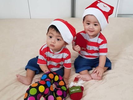 Bikin Gemas! 7 Potret Anak Kembar Kadek Devie