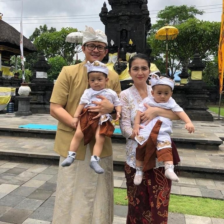 <p>Kadek Devi menikah dengan Dewa Yoga pada 1 September 2015. Setelah menjadi istri perwira polisi, perempuan yang dikenal sebagai bintang FTV ini jarang muncul di layar kaca. (Foto: Instagram @kddevie)</p>