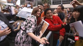 VIDEO: Anne Hathaway Umumkan Kehamilan Kedua