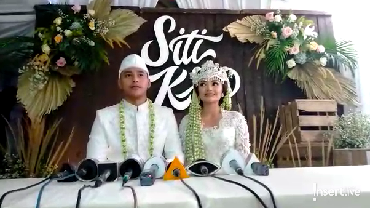 img-title Malam Pertama, Kamar Tidur Siti Badriah dan Krisjiana Berisik