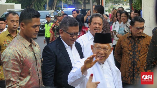 Sekjen PDIP Hasto kristiyanto menilai isu perpecahan di KIK diembuskan oleh pihak tertentu, mereka memastikan koalisi tetap kompak untuk Jokowi-Ma'ruf.