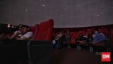 FOTO: Planetarium Terhambat Teknologi Usang Planetarium yang didirikan sejak 1996 mulai terhambat oleh suku cadang sejumlah peralatan yang dimakan usia. Sebagian bahkan sudah usang dan tak pernah diganti.