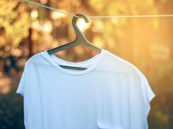 Gampang! Ini 7 Tips Bikin Baju Menguning Kembali Putih Tanpa Pemutih