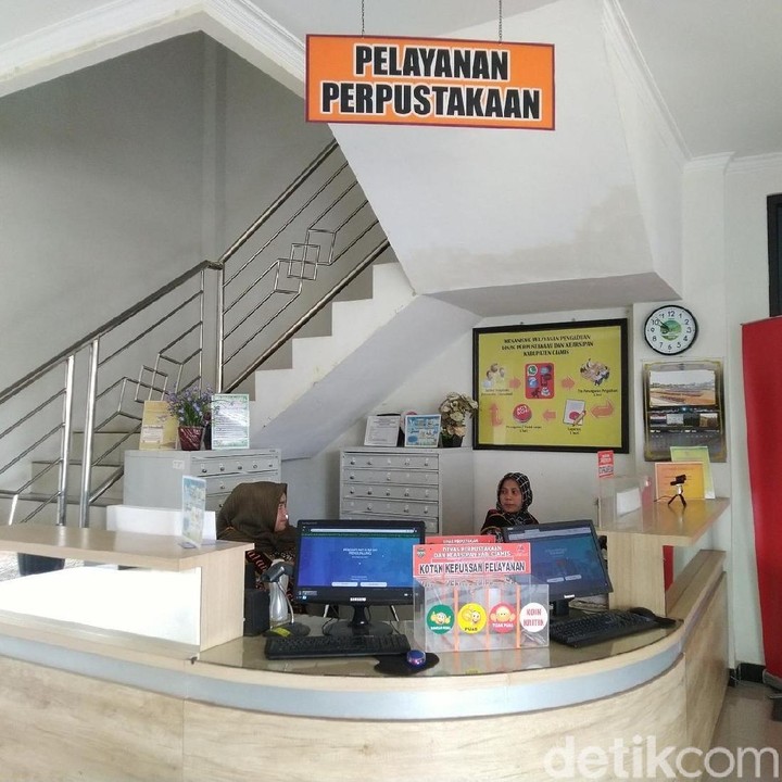 Dari luar, tampak gedung Perpustakaan Daerah Kabupaten Ciamis terlihat biasa saja. Namun, pihak perpustakaan ternyata melakukan inovasi dengan membuat sebuah ruang baca khusus anak-anak bertema galaksi.  Foto: Dadang Hermansyah/detikcom