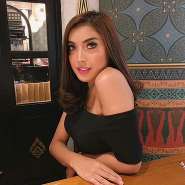 Ini Alasan Millendaru Berduaan dengan Pria di Kamar Hotel