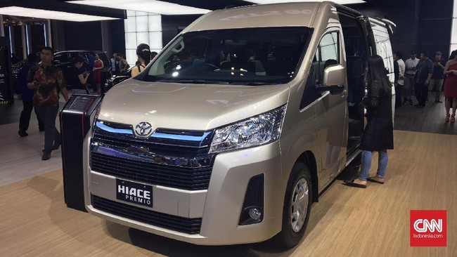 Sebelumnya HiAce didesain dengan hidung pesek, sementara desain baru Premio menggunakan semi-bonnet yang terkesan punya hidung 'mancung'