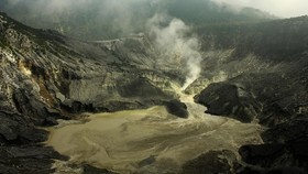 Tangkuban Parahu Kembali Mengalami Erupsi Kamis Malam
