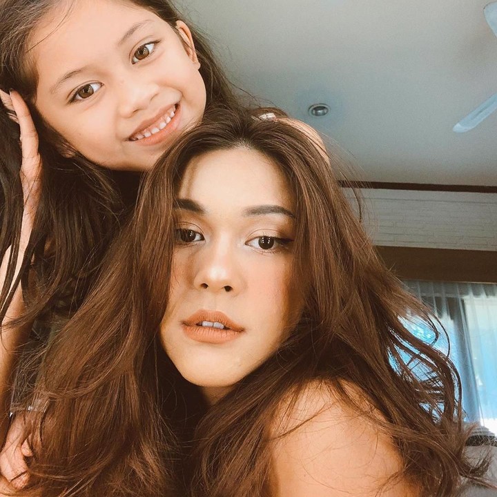 Pasangan selebriti Nana Mirdad dan Andrew White sudah dikaruniai dua anak, satu laki-laki dan satu perempuan. (Foto: Instagram @nanamirdad_)<span class="im"><br /></span>