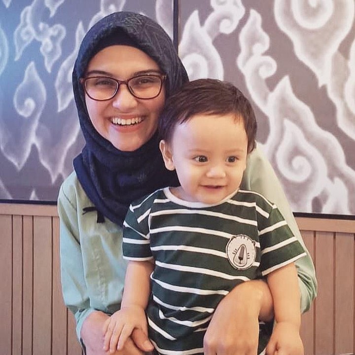 <p>Putra keduanya ini diberi nama Lucky Keriym Putra Revolusi, lengkap dengan nama belakang sang ayah, Prabu Revolusi. (Foto: Instagram @zeezeeshahab)</p>