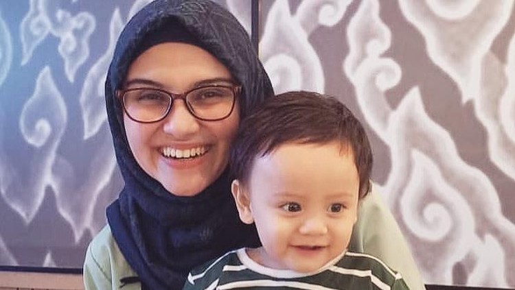 Artis Indonesia Alami Baby Blues Enam artis ini diketahui mengalami baby blues, mulai dari Raisa hingga Poppy Sovia.
