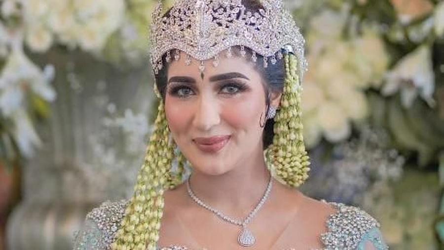 Pesta Pernikahan Disebut Habiskan Rp10 M, Ini Kata Tania Nadira Tania Nadira kembali menggelar resepsi pernikahannya di sebuah hotel mewah di Jakarta.