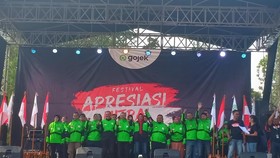 Belasan Ribu Sopir Gojek Kenakan Jaket Baru di Festival Mitra