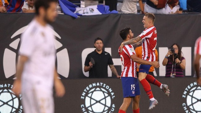 Real Madrid harus menelan pil pahit dibantai Atletico Madrid, dengan skor telak 3-7 pada laga ICC 2019 di Stadion MetLife, Sabtu (27/7) pagi WIB.