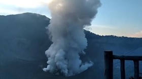 Tangkuban Parahu Erupsi 3 Menit, Tinggi Kolom Abu 200 Meter