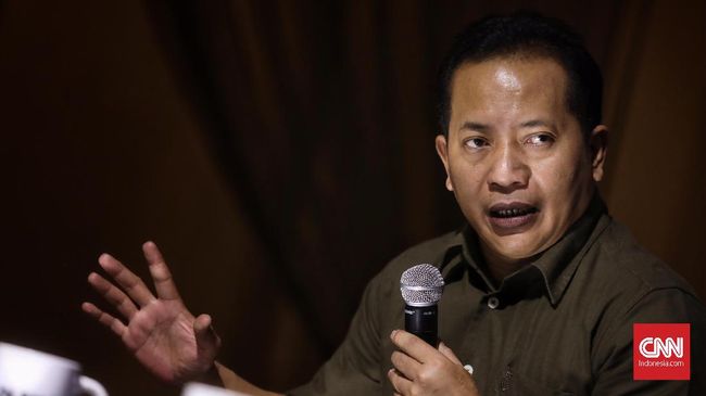 Gerindra: Pemerintah Gagap Corona, Rakyat Berjuang Sendiri Waketum Gerindra Ferry Juliantono menyebut masyarakat harus berjuang sendiri karena pemerintah tak punya skenario jelas atasi corona.