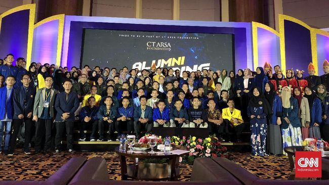 Sejumlah organisasi dalam negeri membangun bangsa lewat aksi filantropi, dengan cara membantu pemuda dalam menggali potensi diri dan sosial.