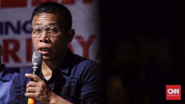 Anggota Komisi III Fraksi PPP Arsul Sani menyebut UU Nomor 2 Tahun 2002 tentang Polri tidak mengharuskan anggotanya mundur jika menduduki jabatan di luar Polri.
