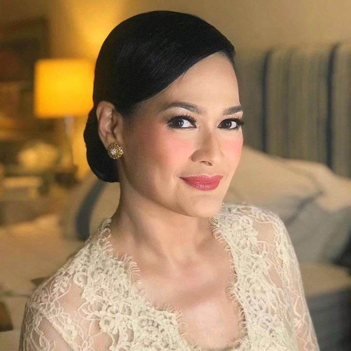 Melihat sosok Donna Harun pasti tak ada yang percaya kalau artis cantik ini telah berusia 51 tahun. Bahkan Donna sudah memiliki cucu dari anaknya yang bernama Ricky Harun. (Foto: Allysa Hawadi/ Instagram)