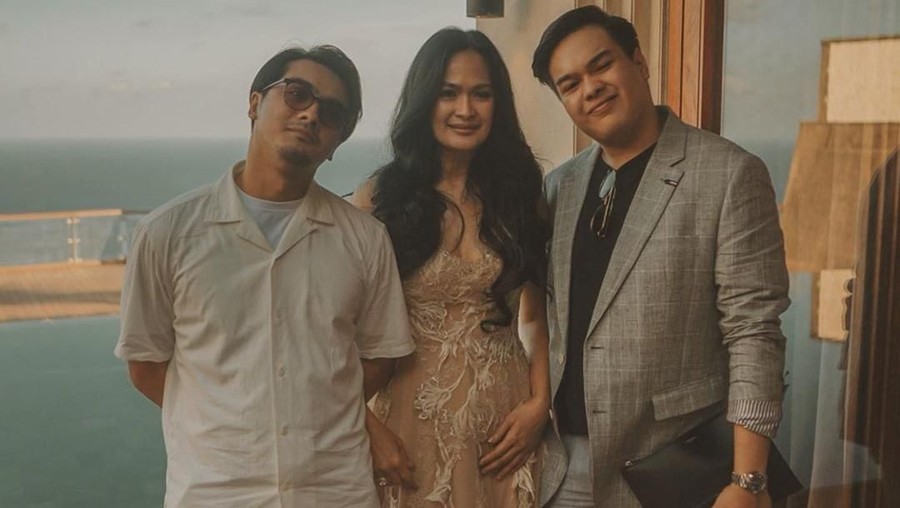 Doa Ricky Harun di Pernikahan Ketiga Donna Harun Ricky Harun mengungkapkan doanya untuk sang bunda, Donna Harun di hari pernikahan Donna.