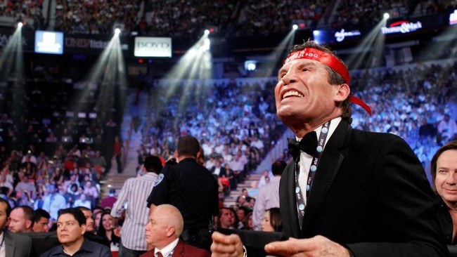 Legenda tinju dunia asal Meksiko Julio Cesar Chavez pada Jumat (26/7) mengaku telah dirampok sekelompok orang bersenjata di Mexico City.
