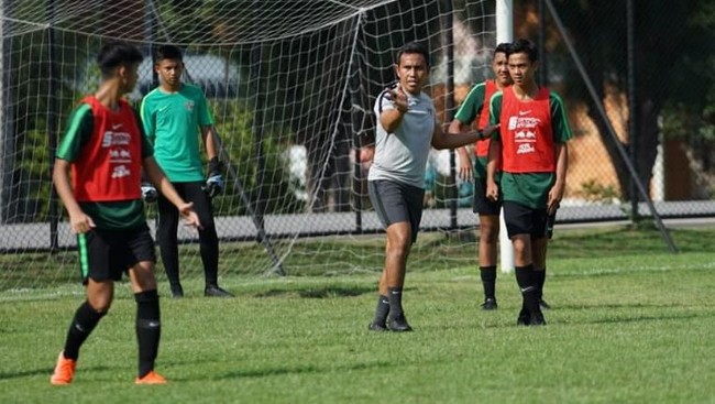 Timnas Indonesia U-15 berhasil mengalahkan Vietnam 2-0 pada laga perdana Grup A Piala AFF U-15 di Stadion IPE 1 Chonburi, Thailand, Sabtu (27/7) sore WIB.